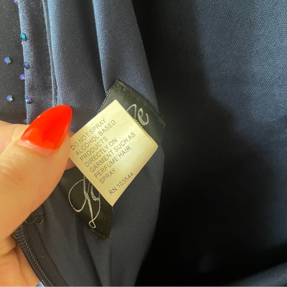 La Femme Trumpet Gown Size 2 Navy Blue 30728 Beaded Lace Crisscross Back NWT - Picture 10 of 12